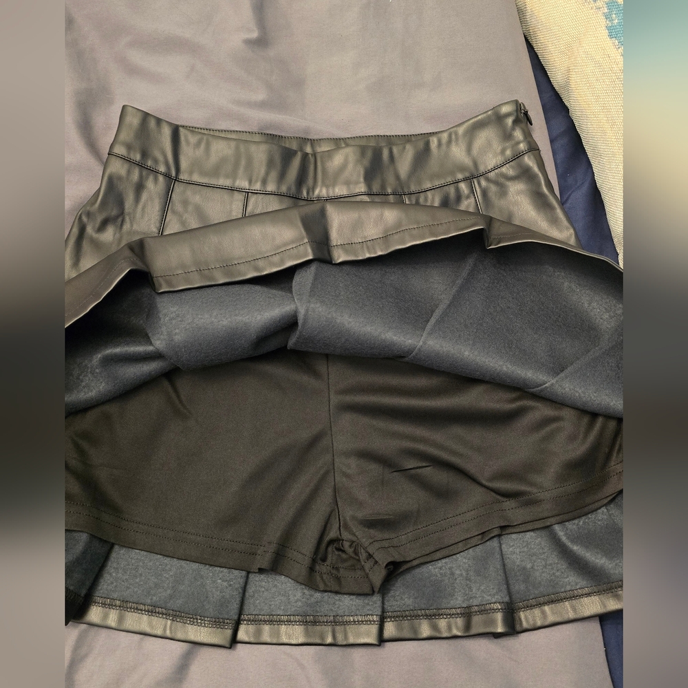 NWT Fashion Nova Vintage Demi Faux Leather Mini Skirt with shorts underneath - Picture 4 of 8